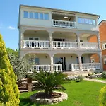 3 Bedroom Cozy In Daire