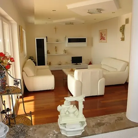 Cozy In With House Sea View Daire Crikvenica
