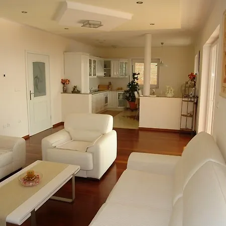 Cozy In With House Sea View