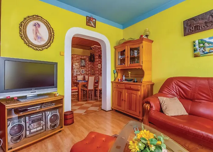 3 Bedroom Cozy In *