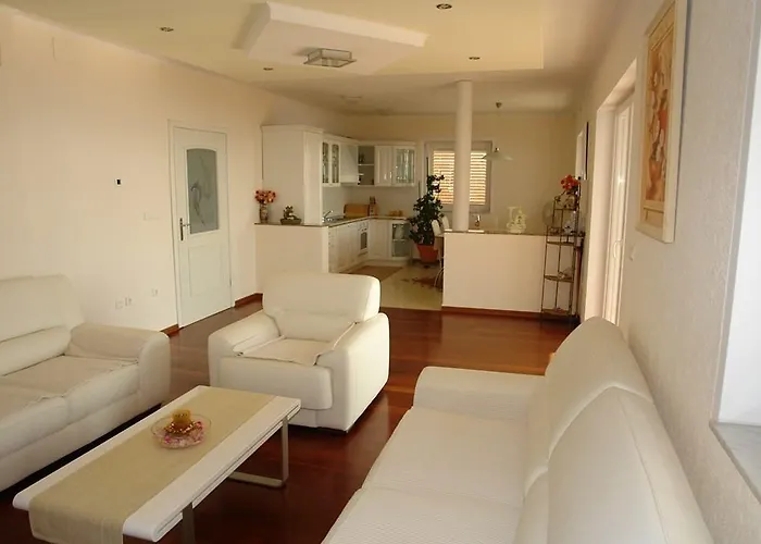 3 Bedroom Cozy In