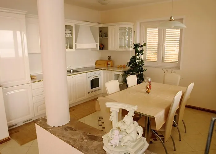 3 Bedroom Cozy In * Crikvenica